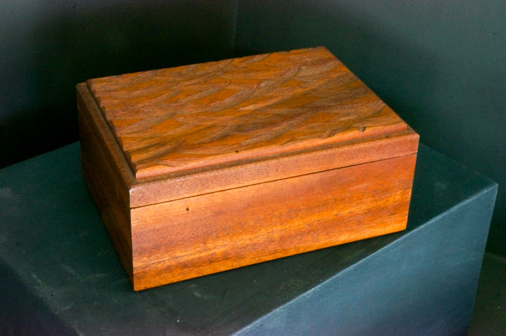 Mahogany lift lid box